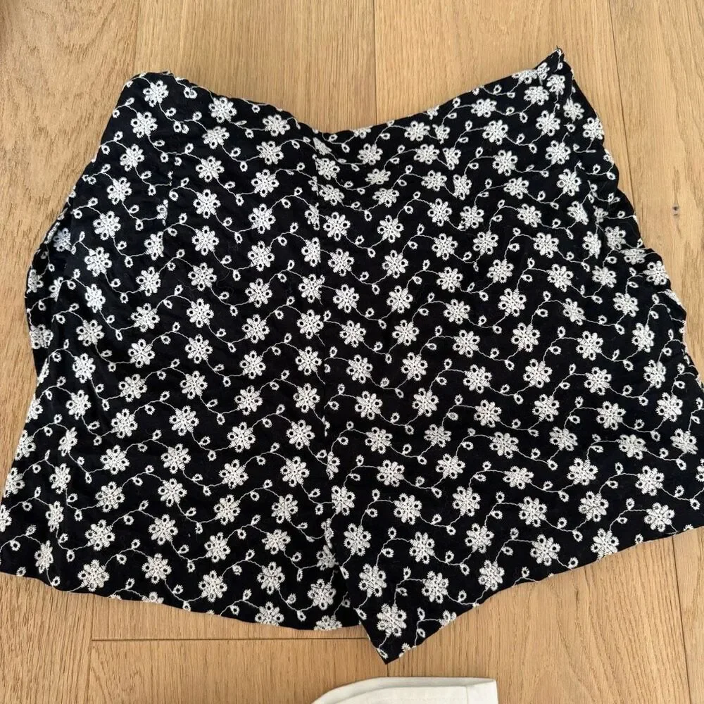 Zara Skirt Skort Bundle Faux Leather Eyelet White Black Size Small Tie Waist